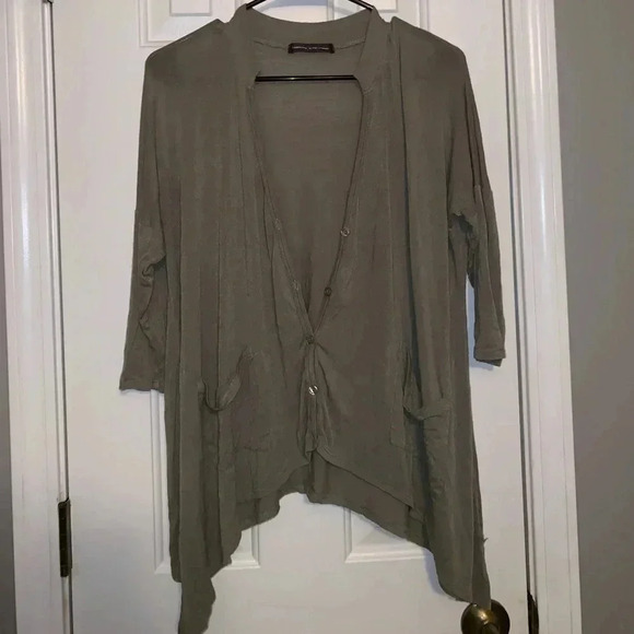 Green Blouse - Picture 1 of 4